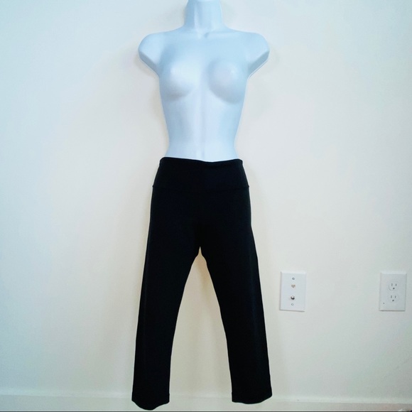 Black Wunder Under Crop Training Leggings by Lululemon Athletica Size 6 - Picture 2 of 11